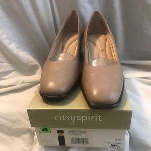 Easy spirit taupe/ beige heels